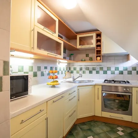 Apartma Kosnik Perunika Appartement